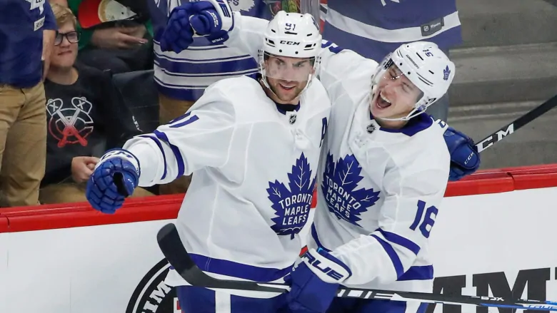 maple-leafs-blackhawks-hockey